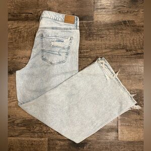 American Eagle Super High-Rise Baggy Wide-Leg Light Wash Jeans – Women’s Size 8